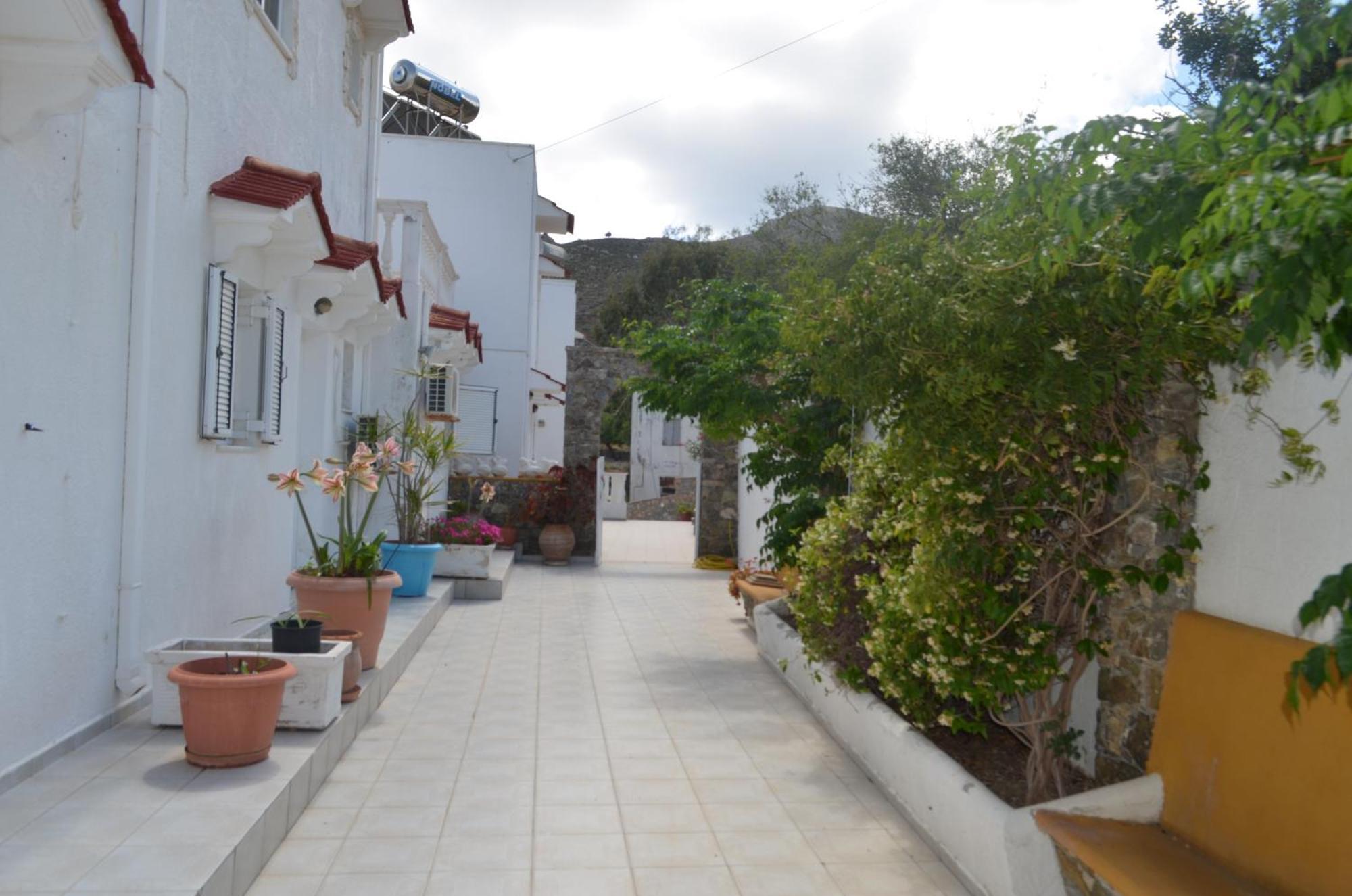 Nikos Studios Livadia  Exterior photo