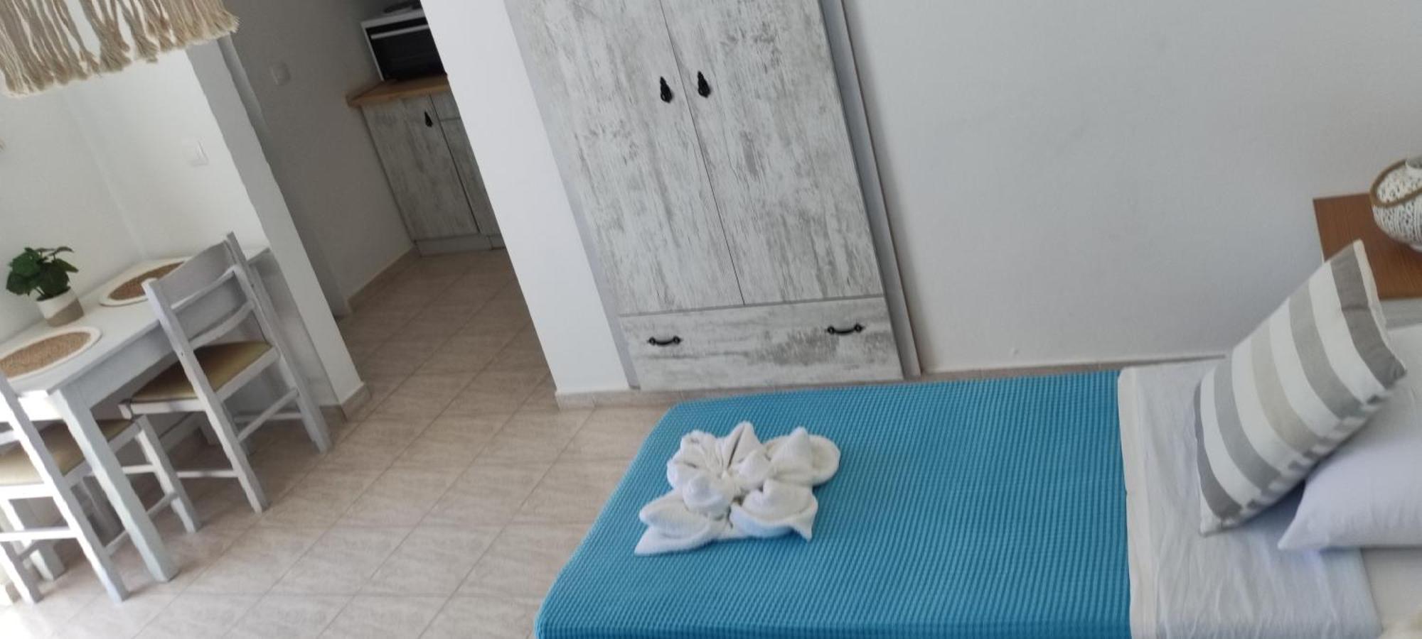 Nikos Studios Livadia  Room photo