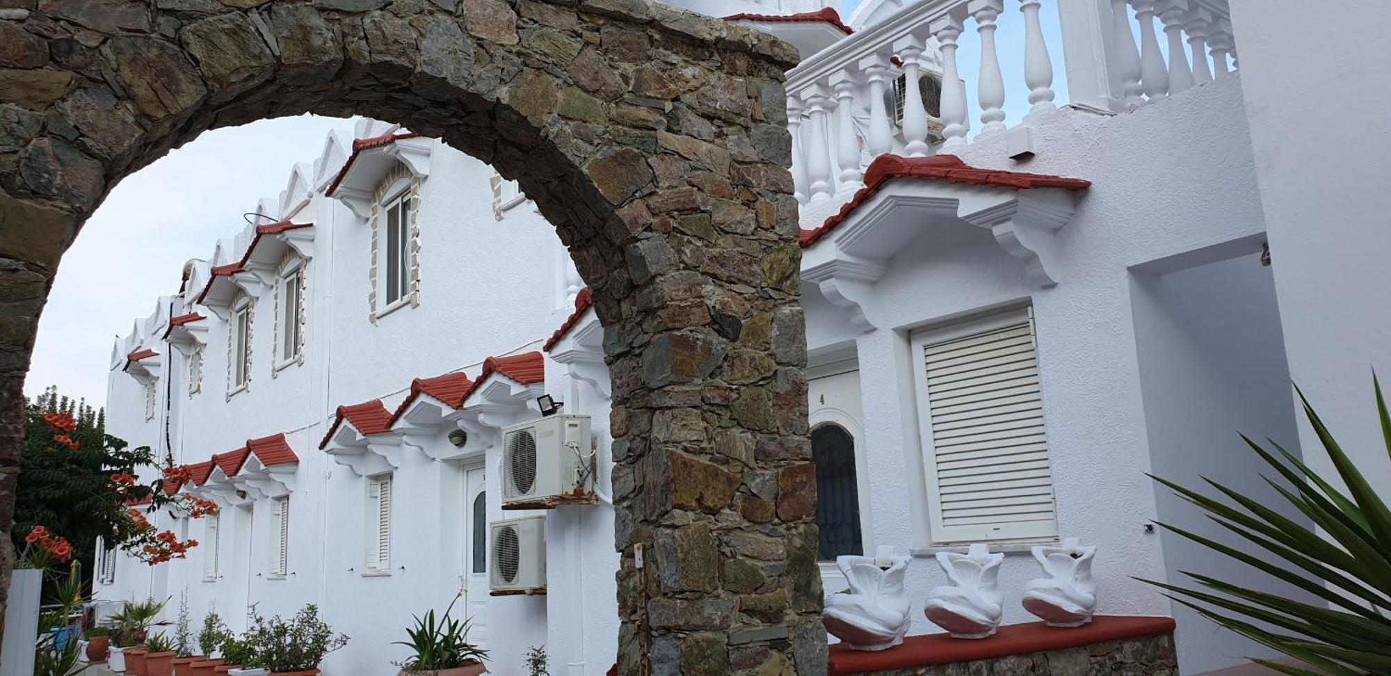 Nikos Studios Livadia  Exterior photo
